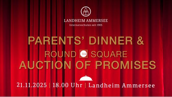 Text vor rotem Vorhang