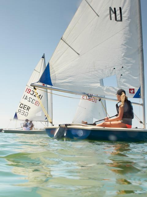 Landheim Ammersee Gruppe beim Segeln