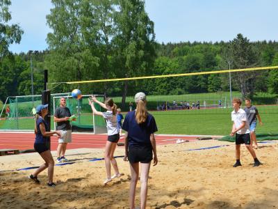 Beachvolleyball mit Spielern