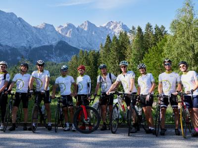 Landheim Ammersee, Radtruppe vor Zugspitzmasiv