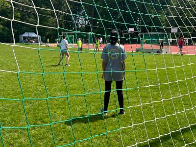 Sportpark Grosses Rasenplatz fuer Fussball und Hockey