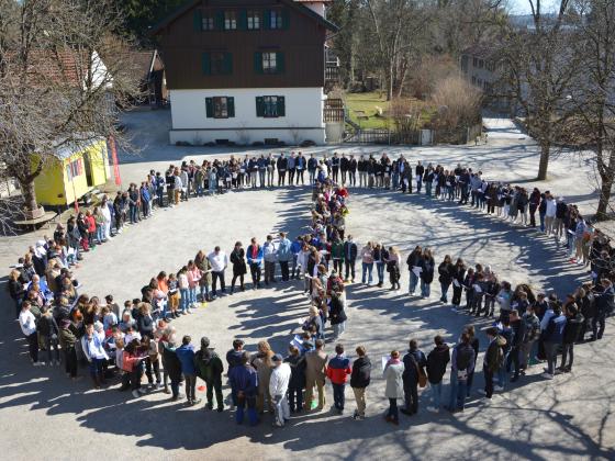 Landheim Ammersee, Peace-Zeichen aus Menschen