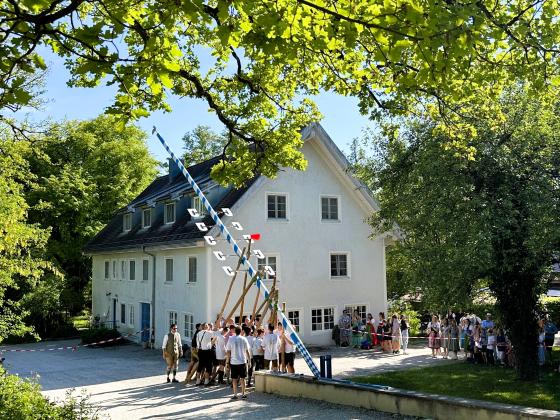 Landheim Ammersee, Maibaumstellen